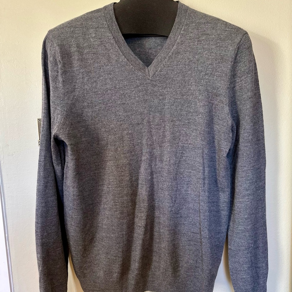 GAP Merino Men's Gray V-Neck Sweater
